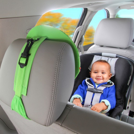 Зеркало контроля за ребенком в автомобиле с игрушками